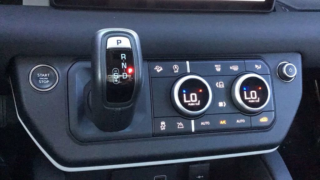 Used 2023 Land Rover Defender 90 SE image 28