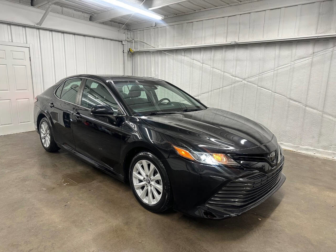 Used 2018 Toyota Camry LE image 13