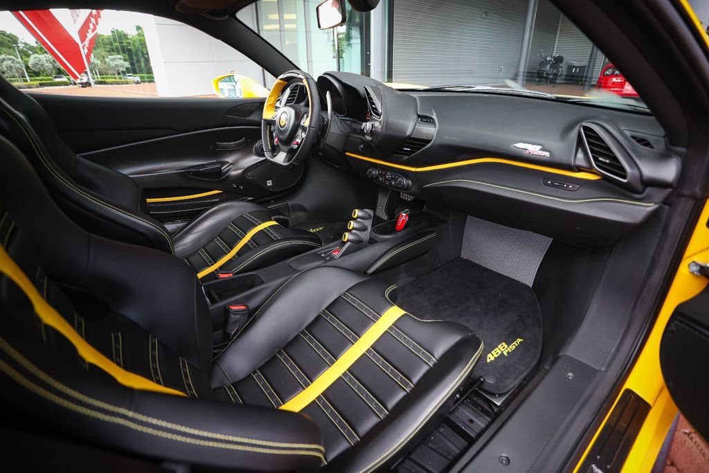 Used 2019 Ferrari 488 Pista Coupe RWD image 40