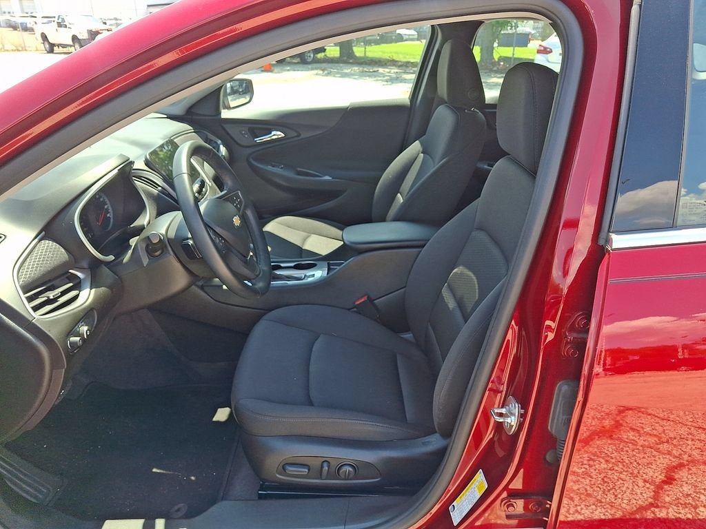 Certified 2025 Chevrolet Malibu RS FWD image 15