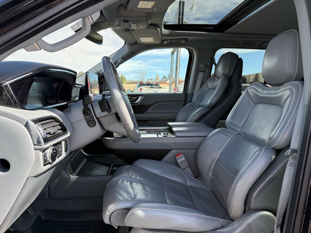 Used 2019 Lincoln Navigator Reserve image 14