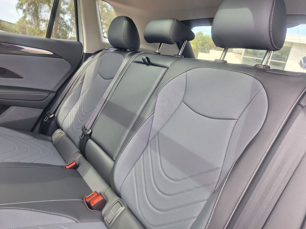 New 2026 Volkswagen Tiguan SE image 23