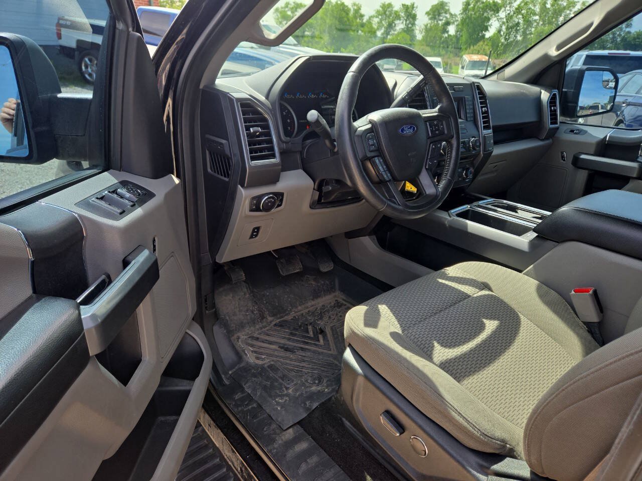 Used 2017 Ford F150 XLT w/ Equipment Group 301A Mid AWD/4WD image 9