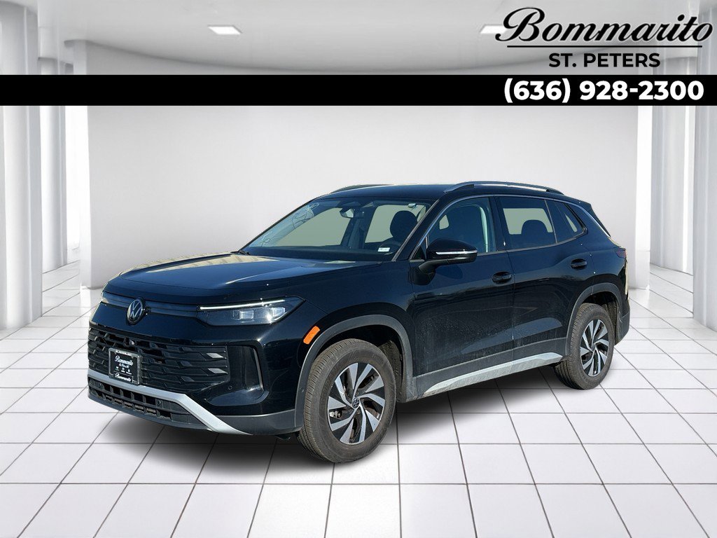 Used 2025 Volkswagen Tiguan S image 1