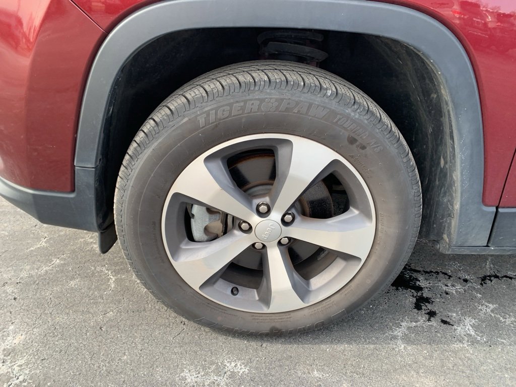 Used 2020 Jeep Cherokee Limited image 9