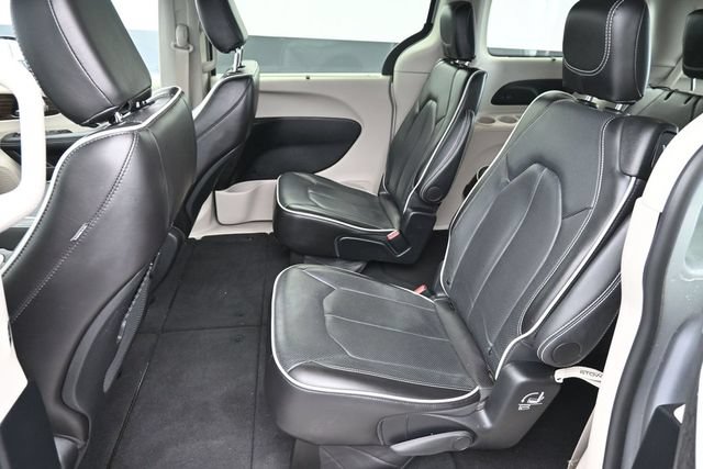 Used 2024 Chrysler Pacifica Limited FWD image 25