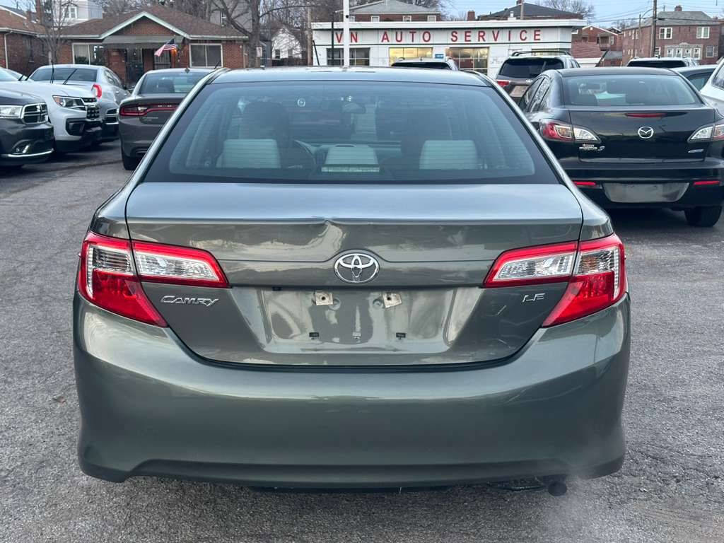 Used 2014 Toyota Camry L image 9
