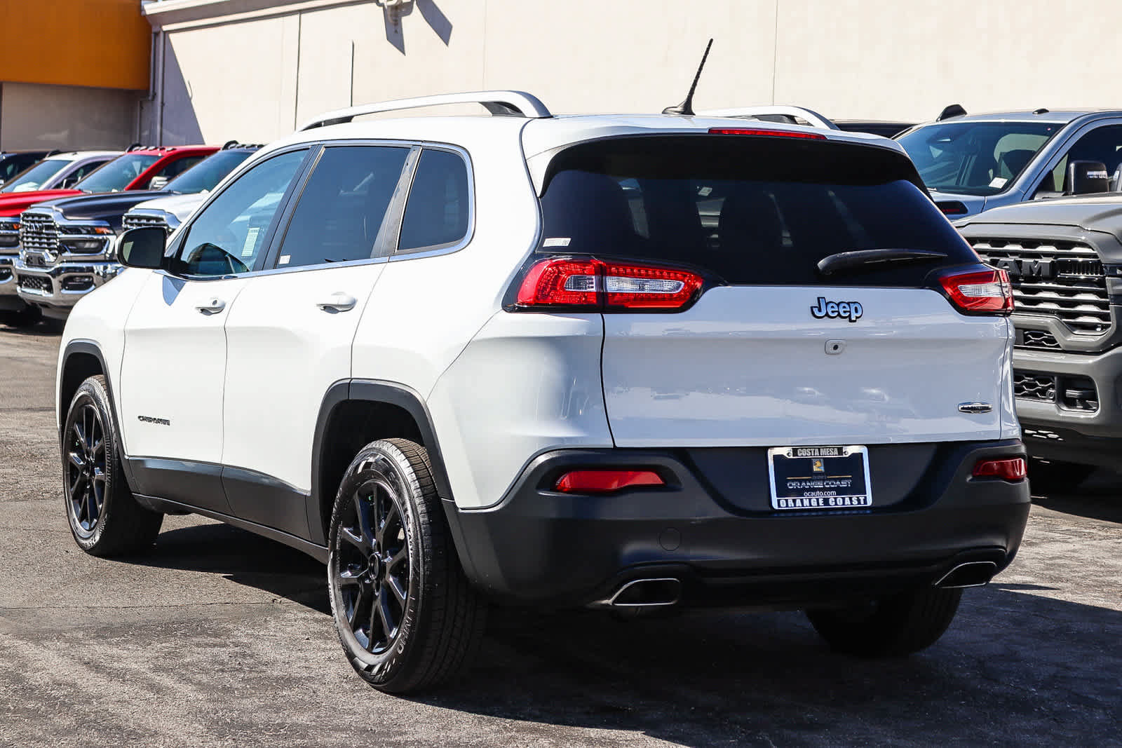 Used 2018 Jeep Cherokee Latitude FWD image 6
