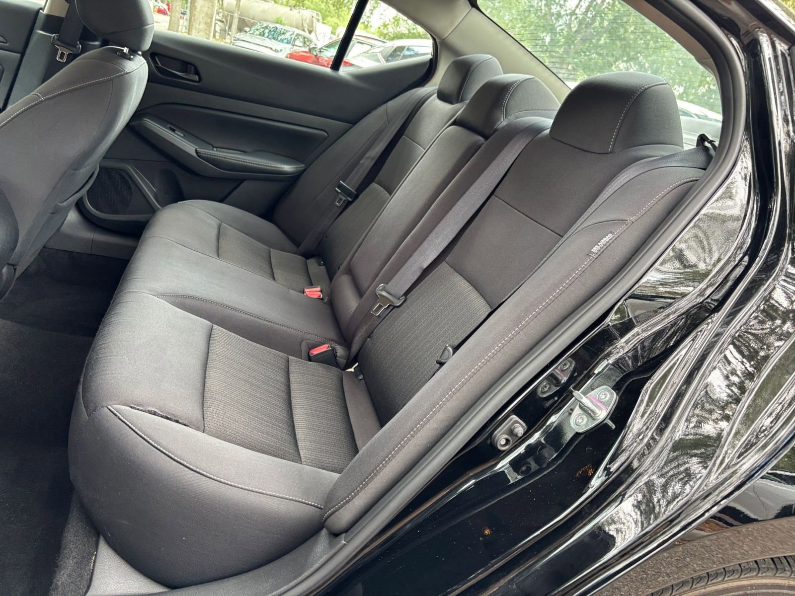 Used 2025 Nissan Altima 2.5 SV FWD image 37