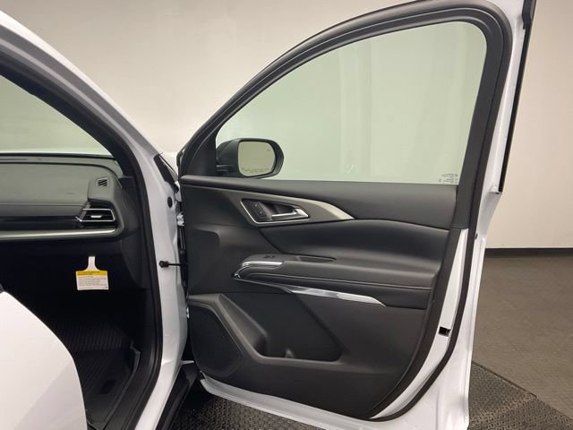 New 2026 Chevrolet Traverse LT w/ Driver Confidence Package AWD/4WD image 24