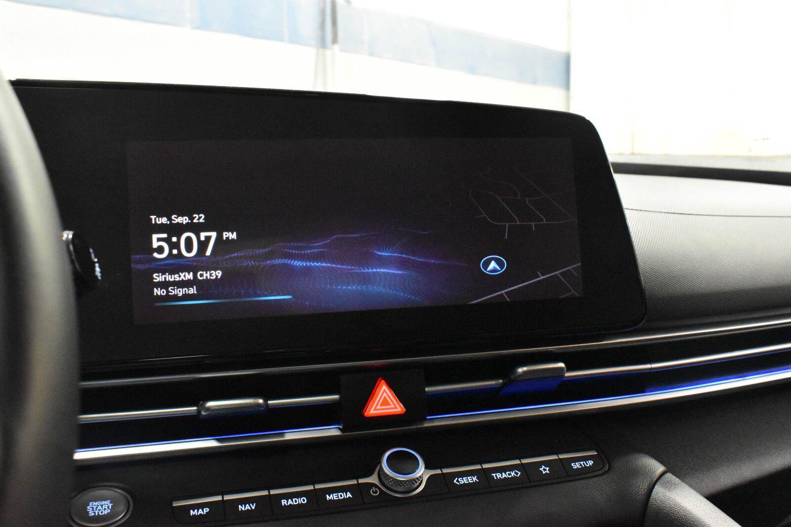 Used 2024 Hyundai Elantra Limited FWD image 14
