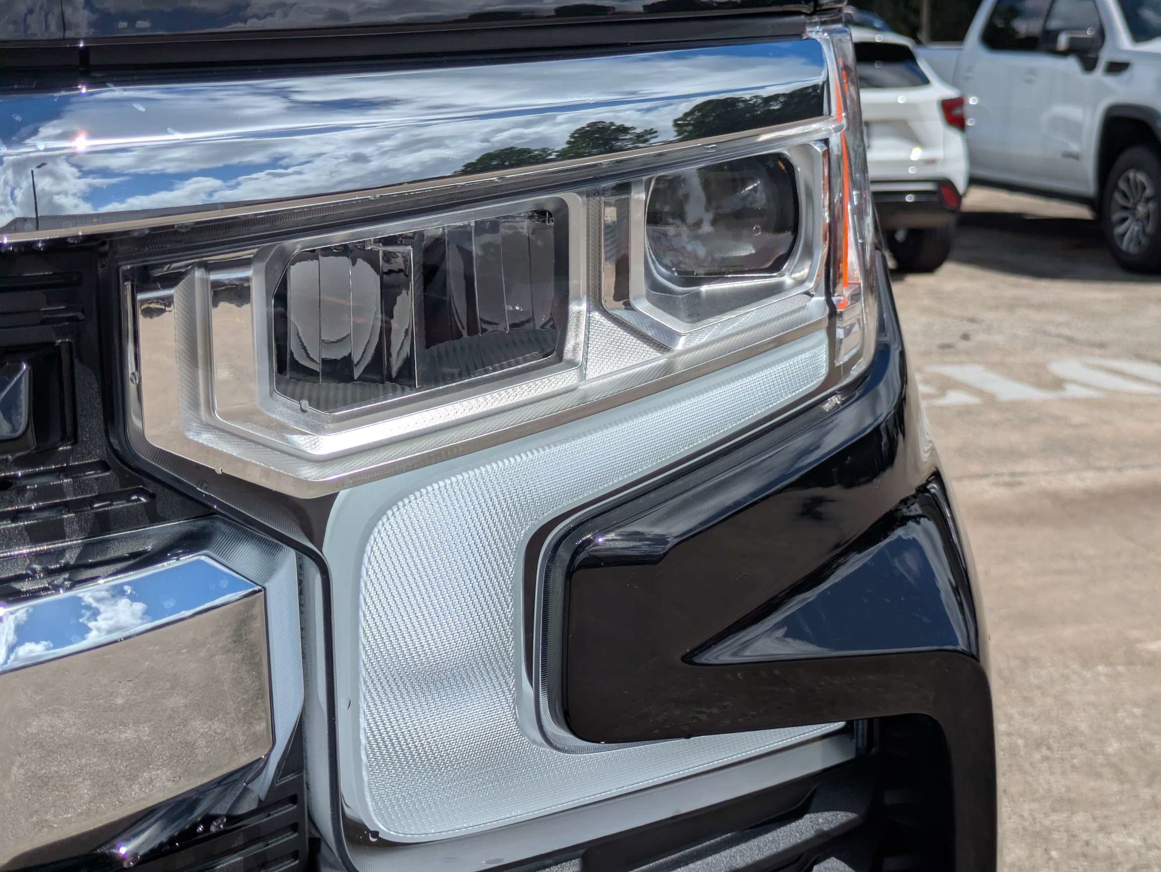 Used 2025 Chevrolet Silverado 1500 LT AWD/4WD image 29