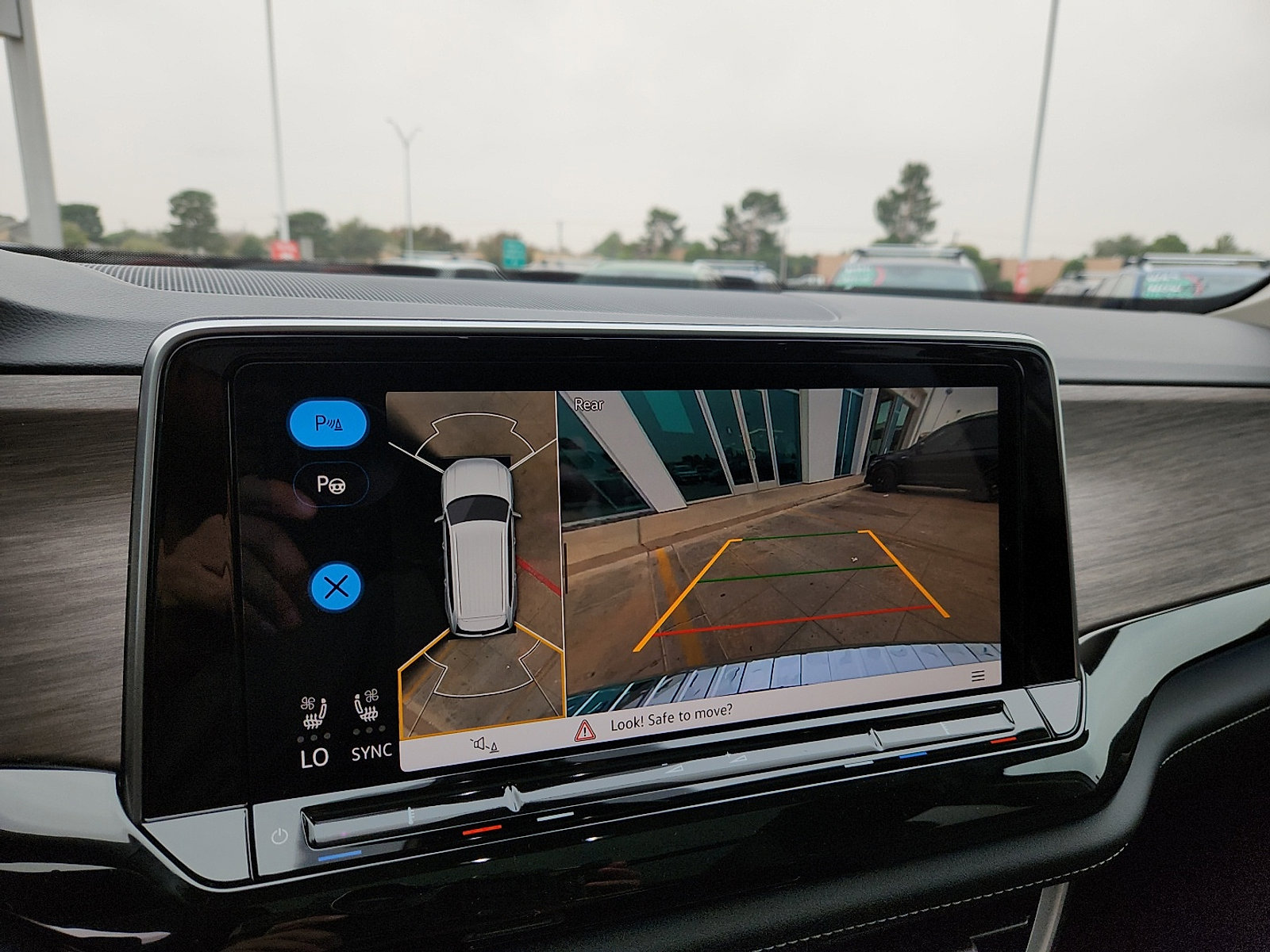 New 2026 Volkswagen Atlas SEL Premium R-Line image 18