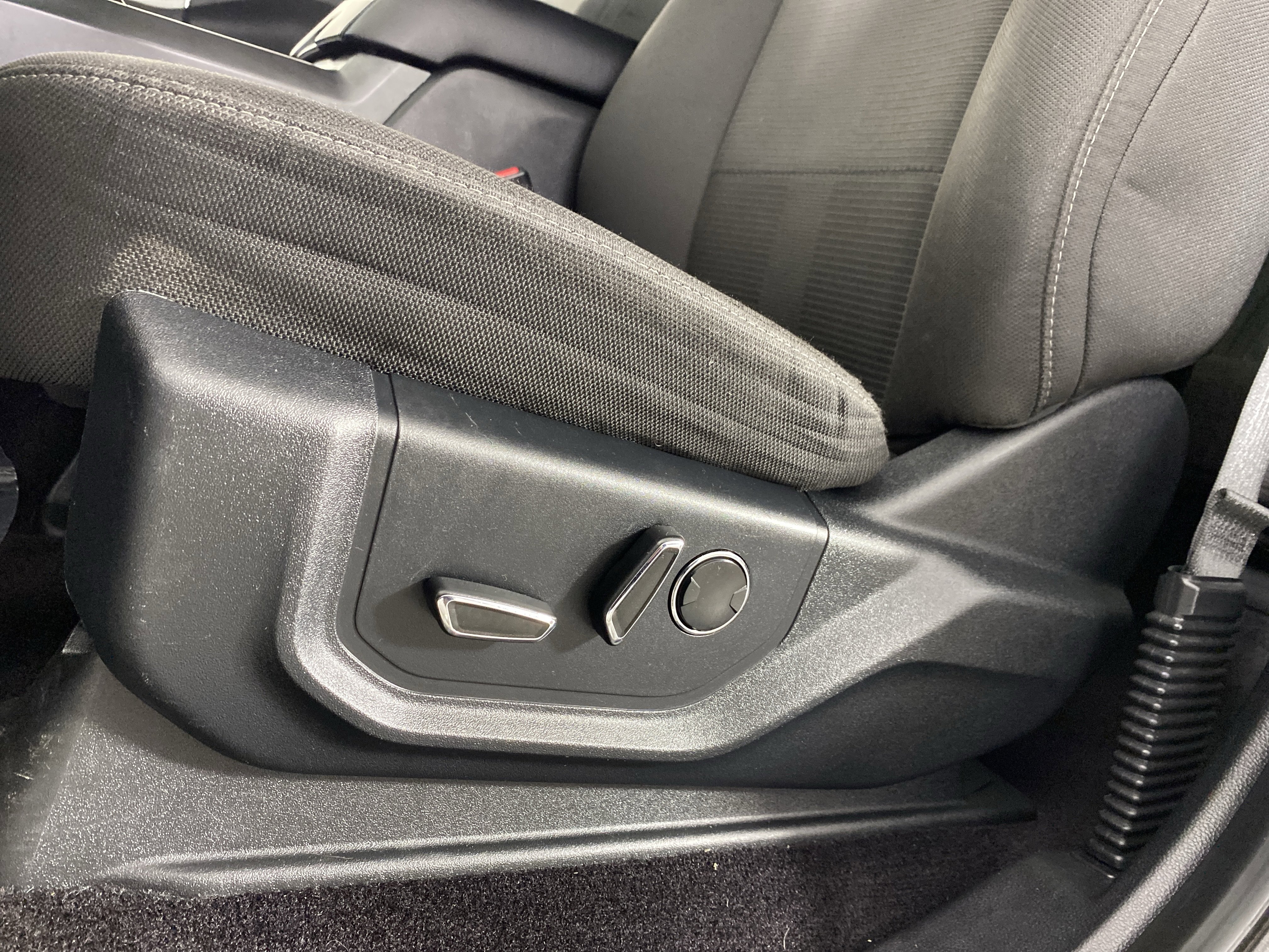 Used 2016 Ford F150 XLT w/ Equipment Group 302A Luxury AWD/4WD image 17