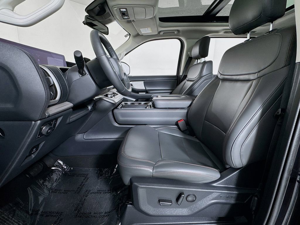 Used 2025 Ford Expedition Active image 11