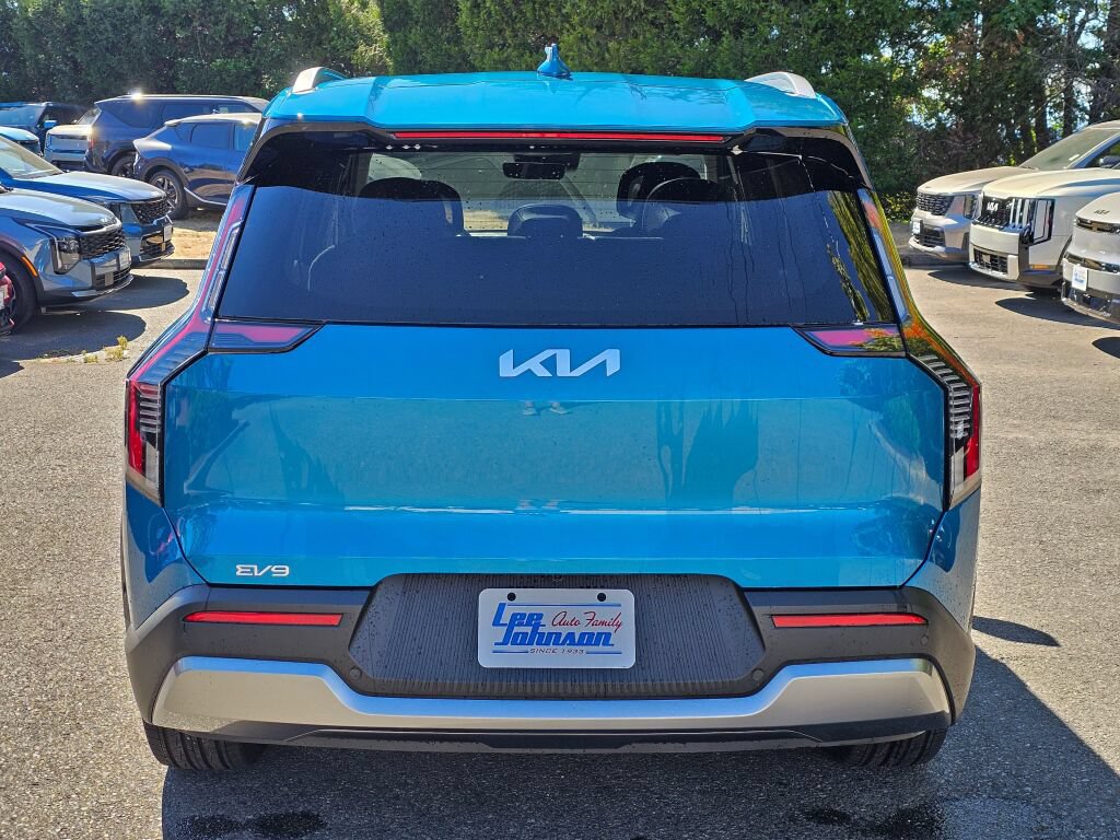New 2026 Kia EV9 Wind AWD/4WD image 6