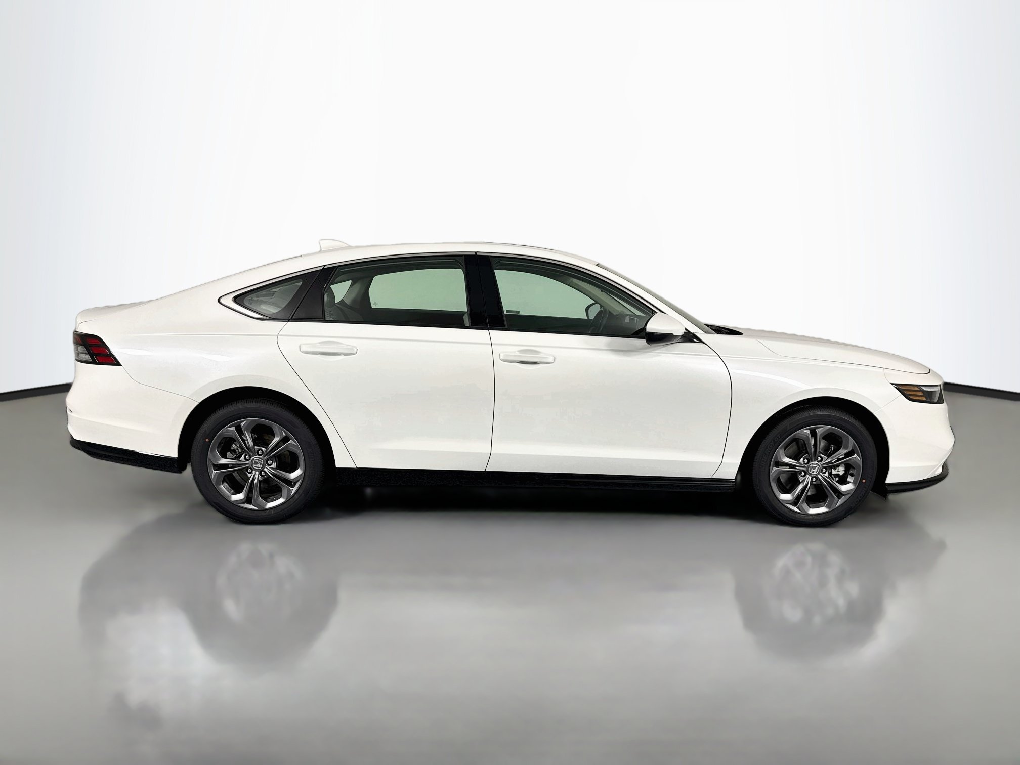 Certified 2024 Honda Accord EX-L image 4