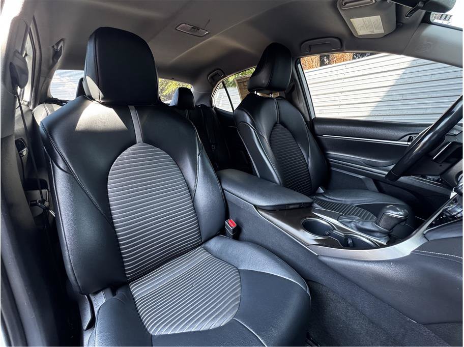 Used 2021 Toyota Camry SE FWD image 4