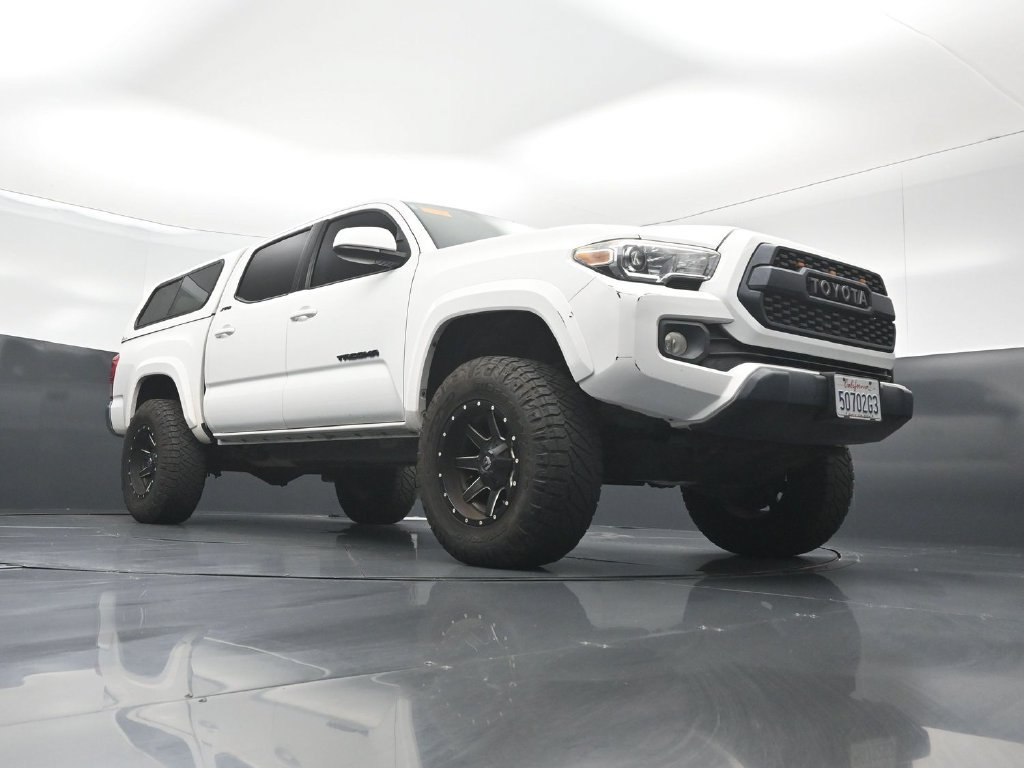 Used 2017 Toyota Tacoma SR5 w/ Tow Package AWD/4WD image 41