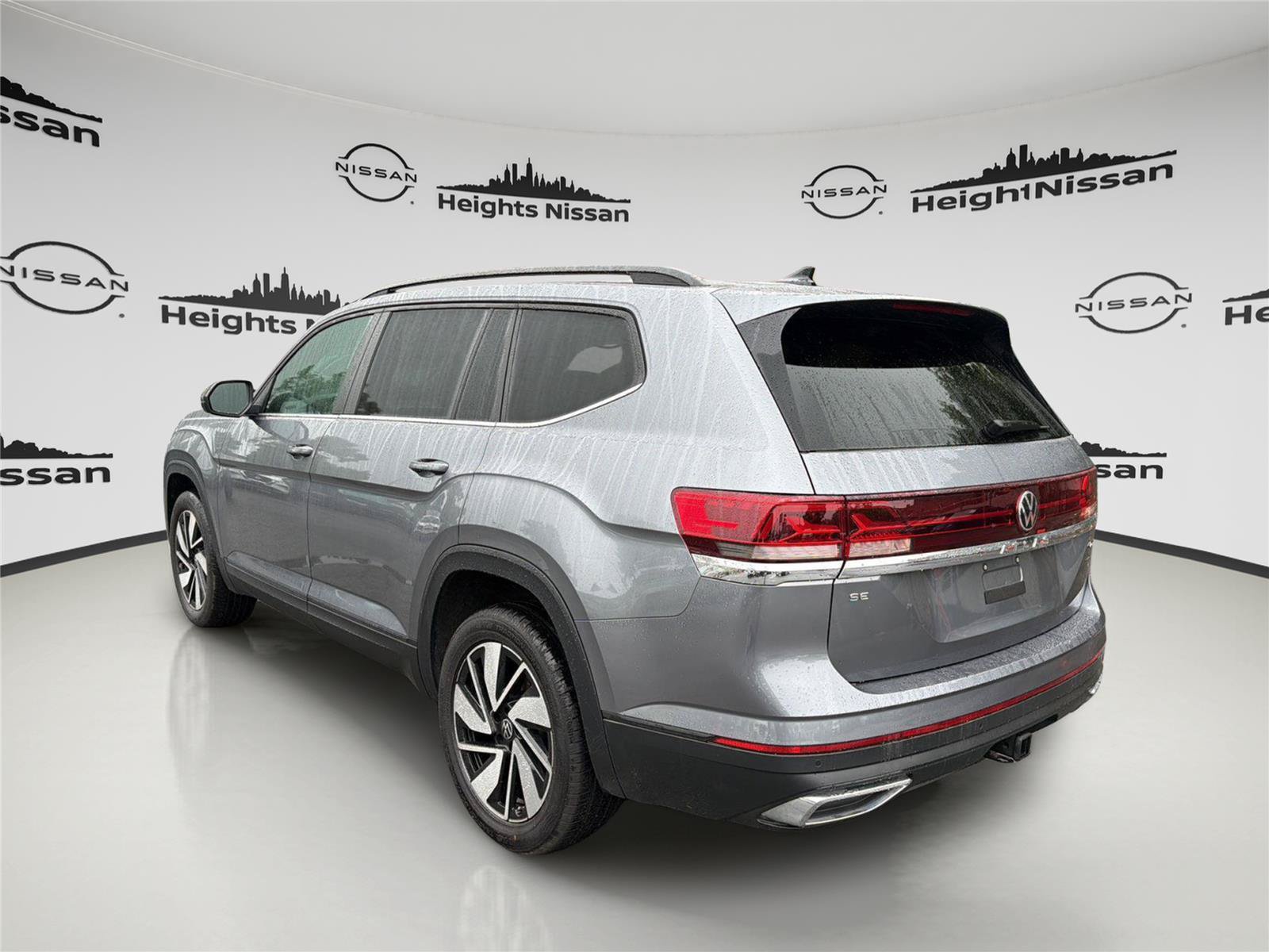 Used 2025 Volkswagen Atlas SE AWD/4WD image 3