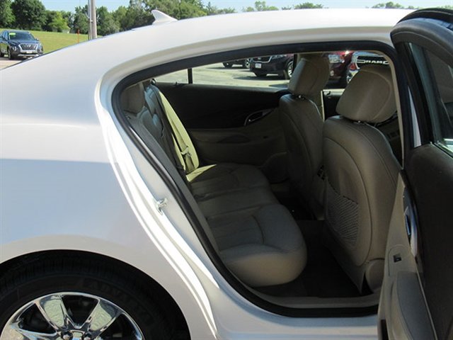 Used 2011 Buick LaCrosse CXS FWD image 16