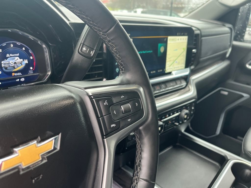 Used 2025 Chevrolet Silverado 2500 LTZ w/ LTZ Plus Package image 12