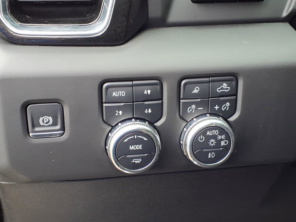 Used 2025 GMC Sierra 3500 Denali w/ Denali Reserve Package image 17