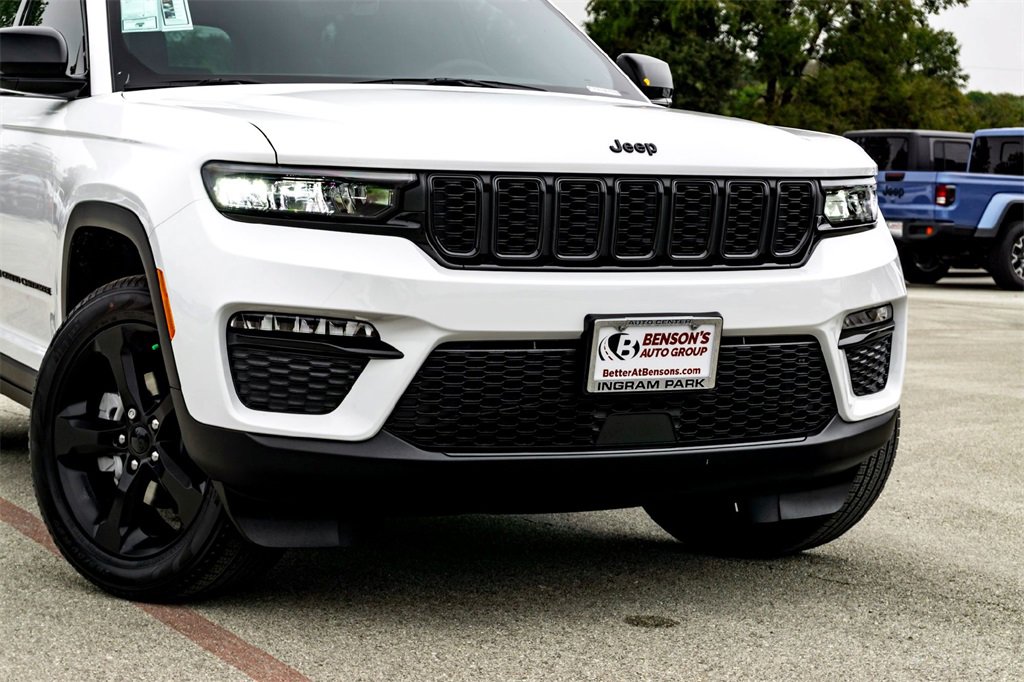 New 2025 Jeep Grand Cherokee Limited w/ Black Appearance Package image 3
