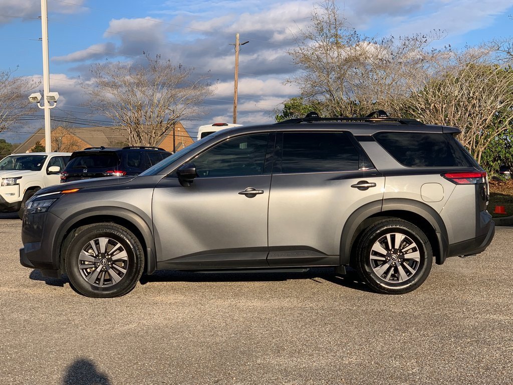 Used 2022 Nissan Pathfinder SV image 5