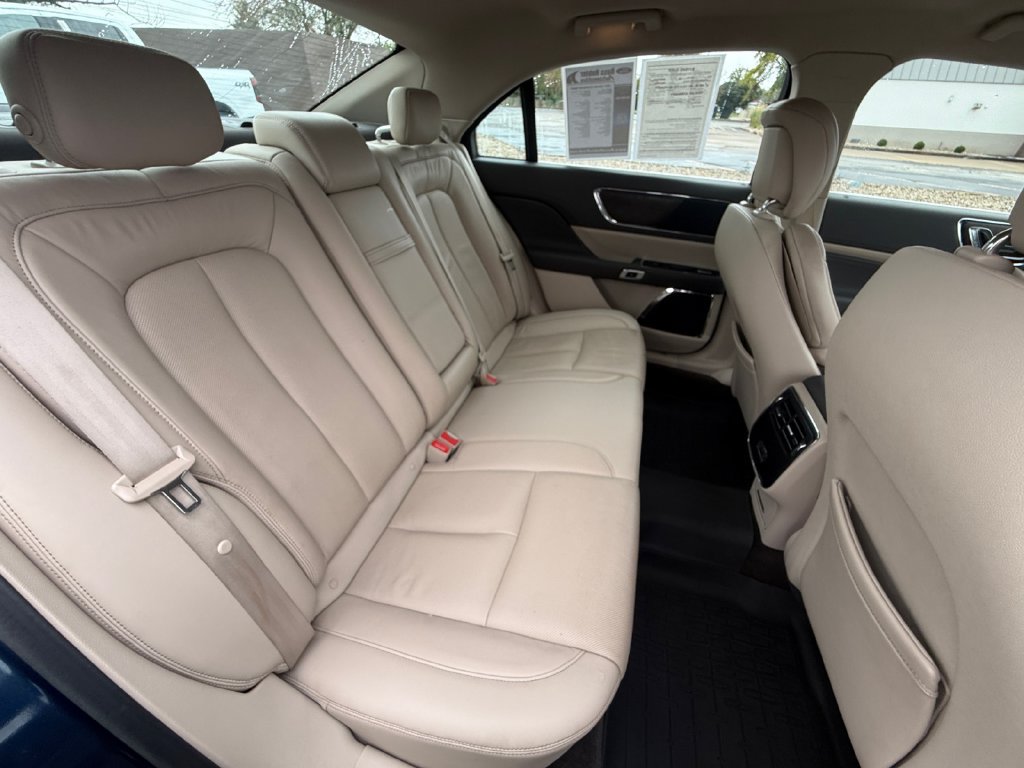 Used 2017 Lincoln Continental Select w/ Climate Package FWD image 32