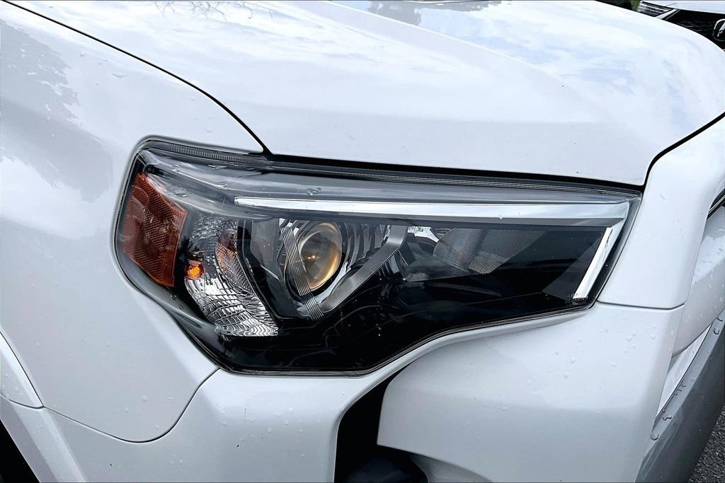 Used 2020 Toyota 4Runner TRD Off-Road Premium AWD/4WD image 39