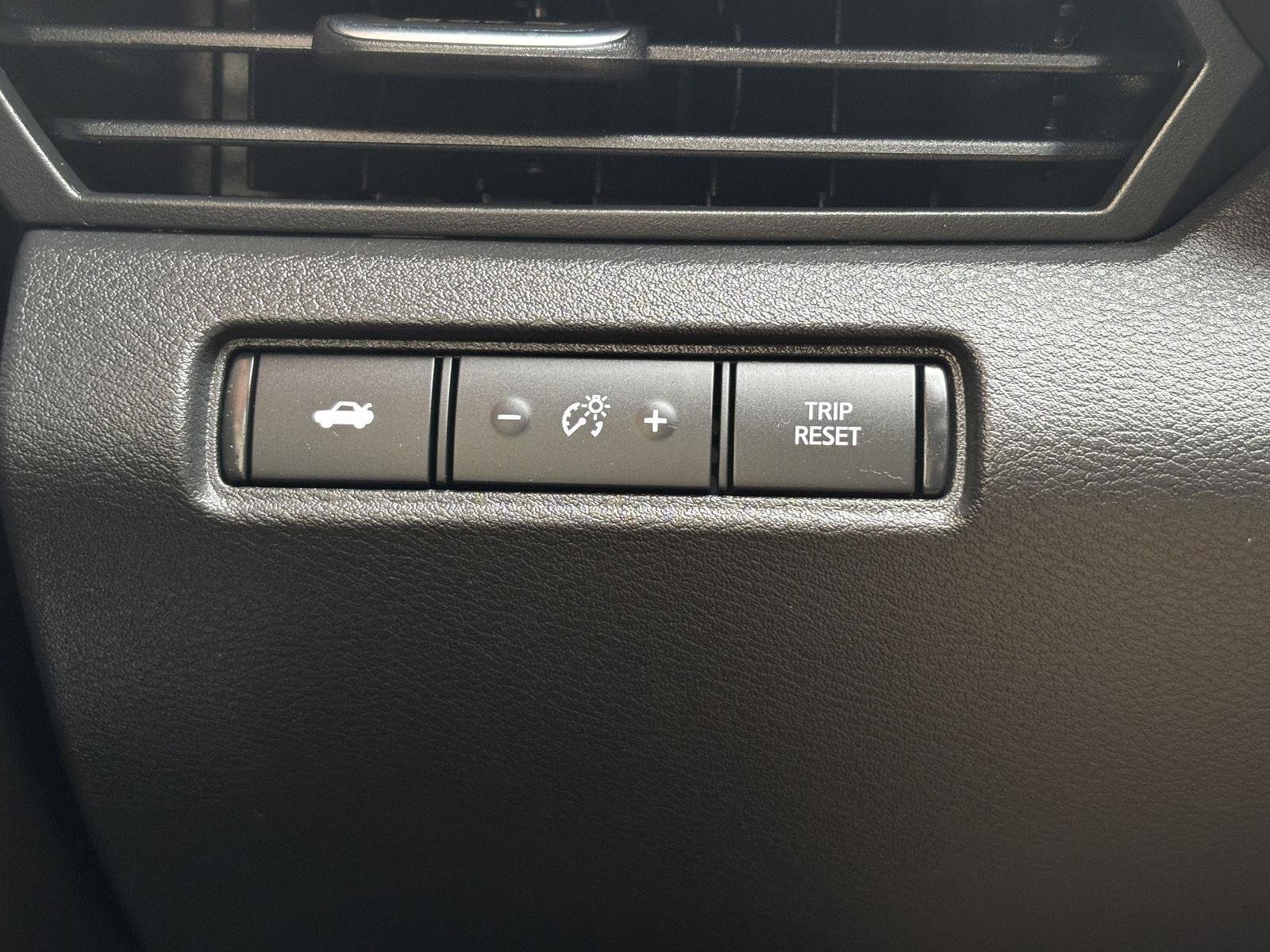 Used 2024 Nissan Altima 2.5 SR w/ SR Premium Package FWD image 17