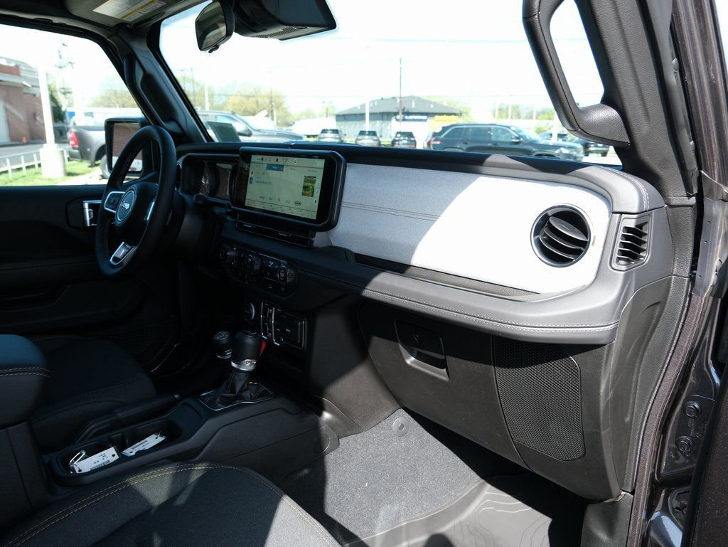 New 2025 Jeep Wrangler Unlimited Sahara AWD/4WD image 31