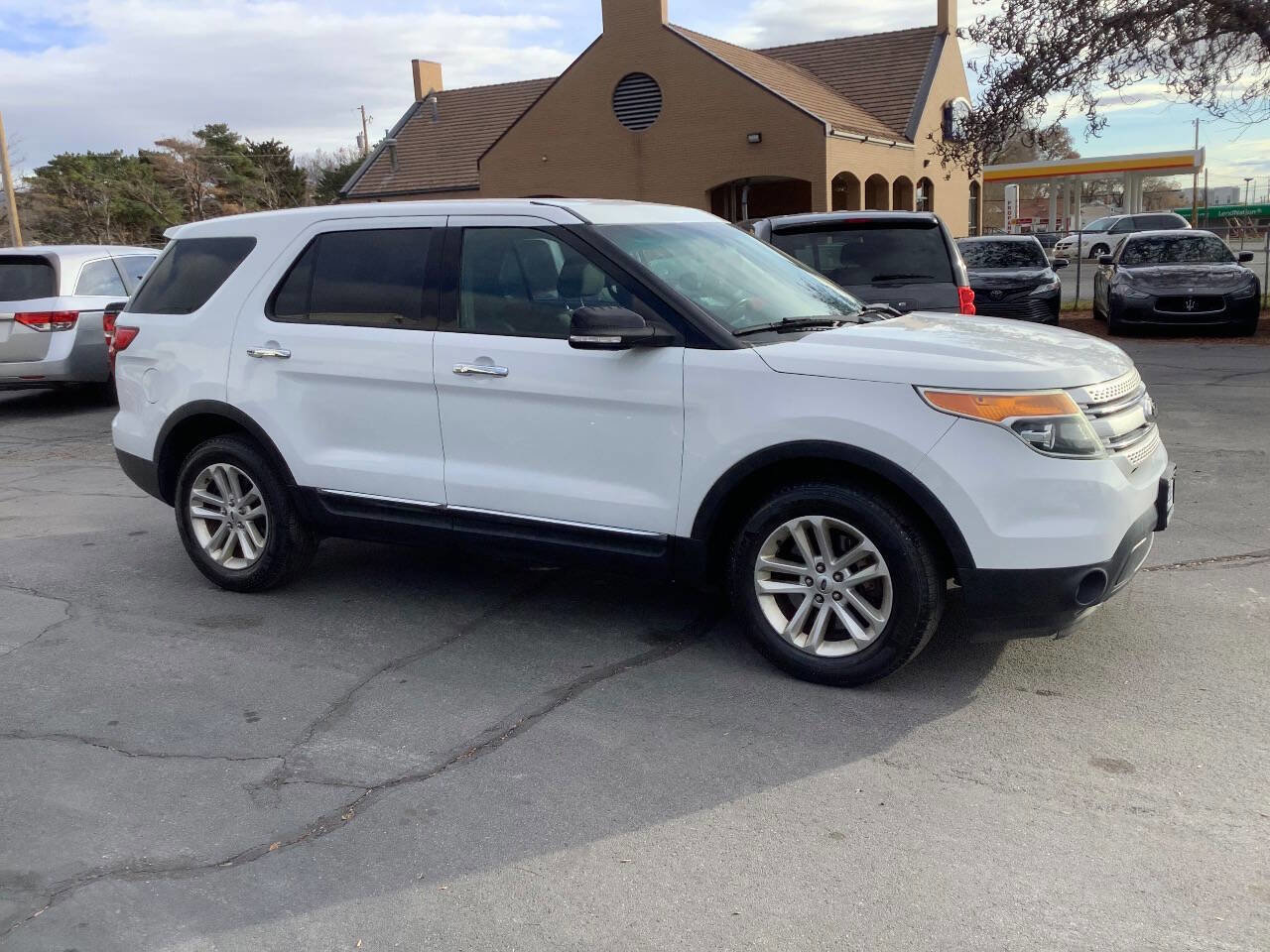 Used 2015 Ford Explorer XLT image 8