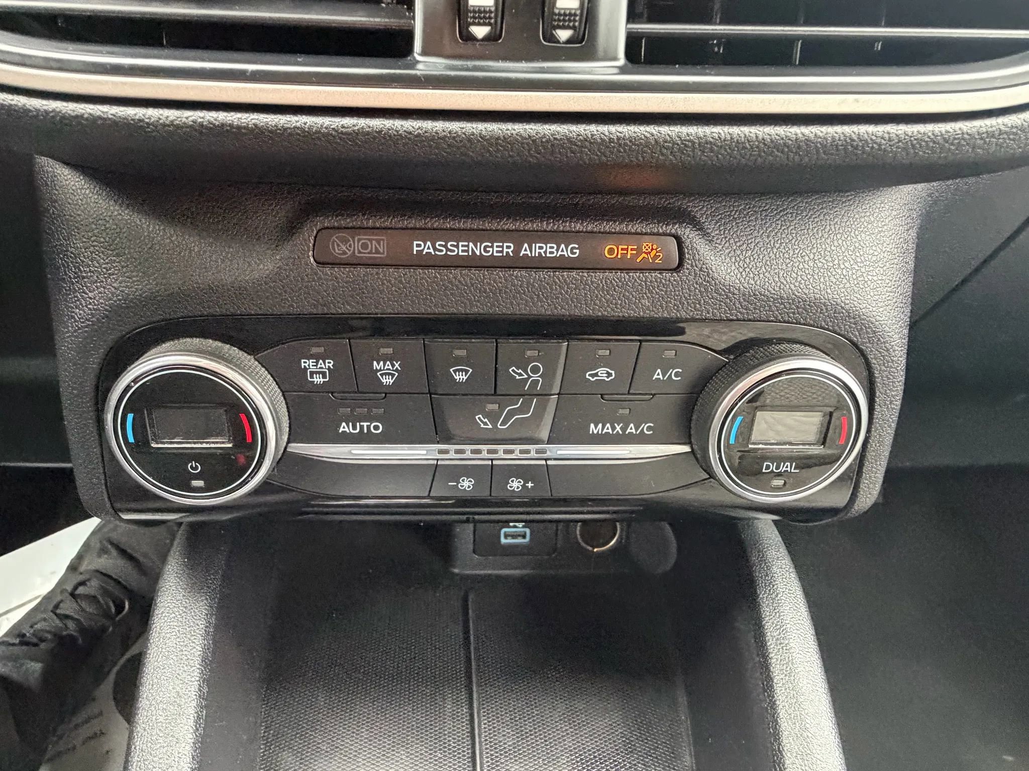 Used 2021 Ford Escape SE image 26