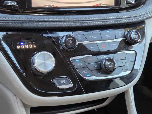 Used 2024 Chrysler Pacifica Limited image 33