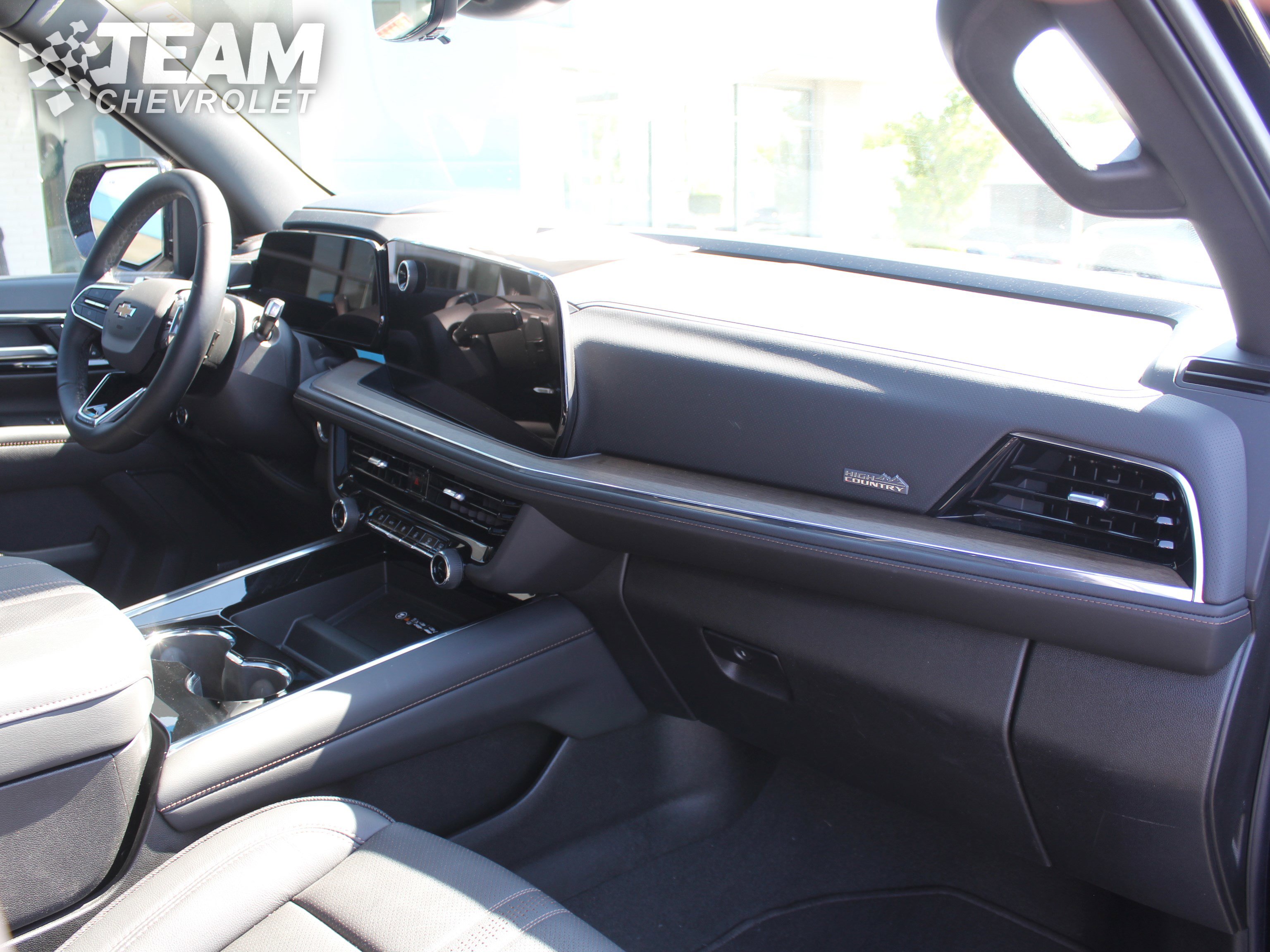 Used 2025 Chevrolet Tahoe High Country AWD/4WD image 31