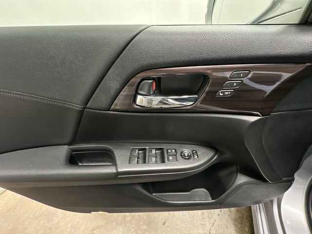 Used 2017 Honda Accord Touring image 19