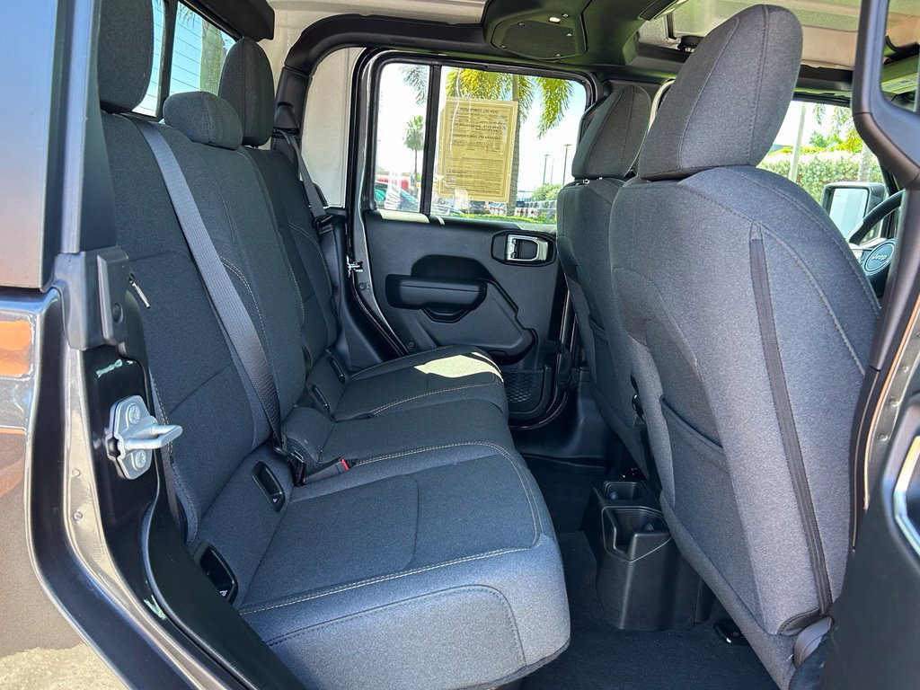 Certified 2025 Jeep Gladiator Sport AWD/4WD image 42