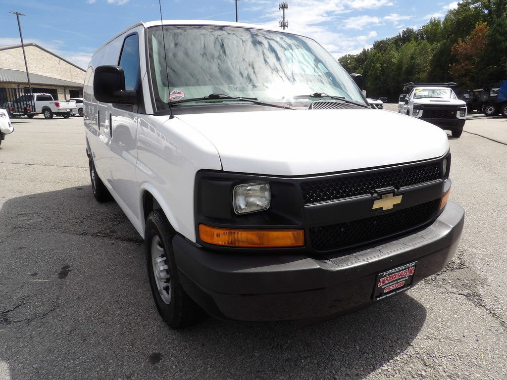Used 2016 Chevrolet Express 2500 RWD image 11