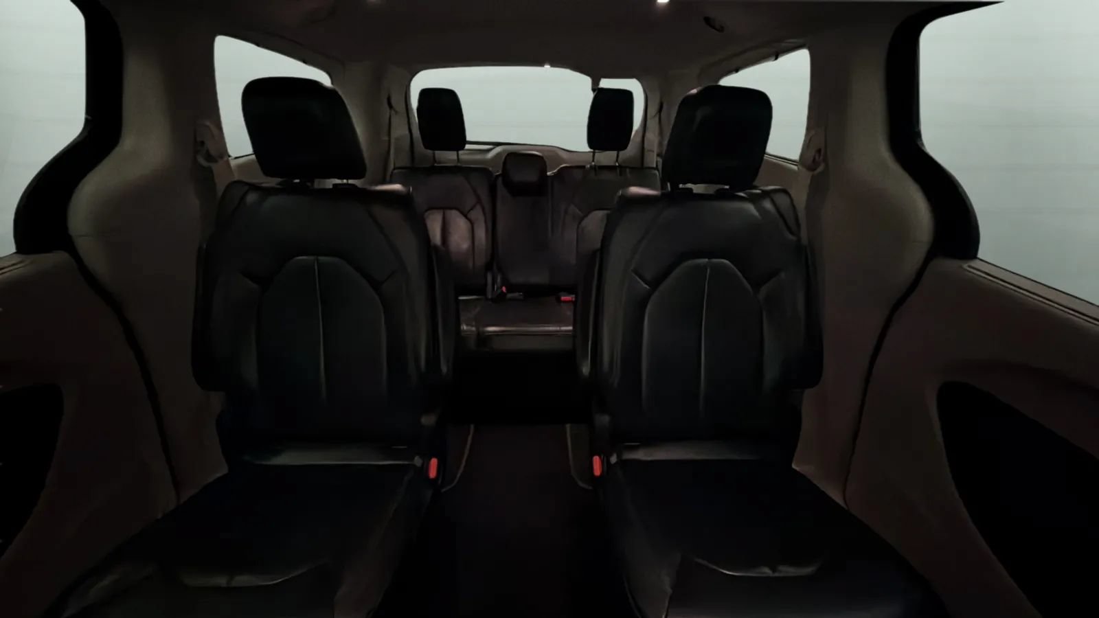 Used 2017 Chrysler Pacifica Touring-L FWD image 17