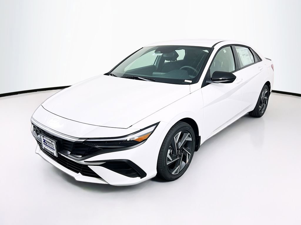 New 2025 Hyundai Elantra SEL image 3