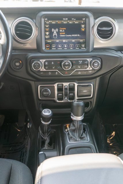 Used 2022 Jeep Gladiator Overland w/ Cold Weather Group AWD/4WD image 12