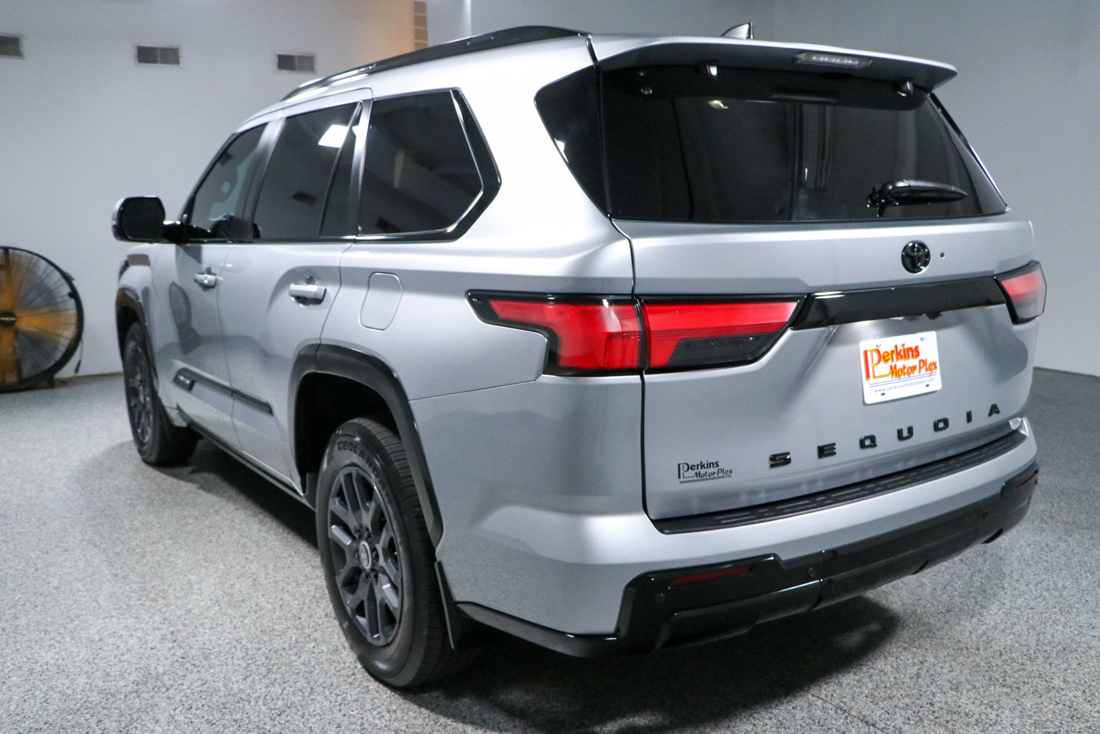 Used 2024 Toyota Sequoia Platinum AWD/4WD image 9
