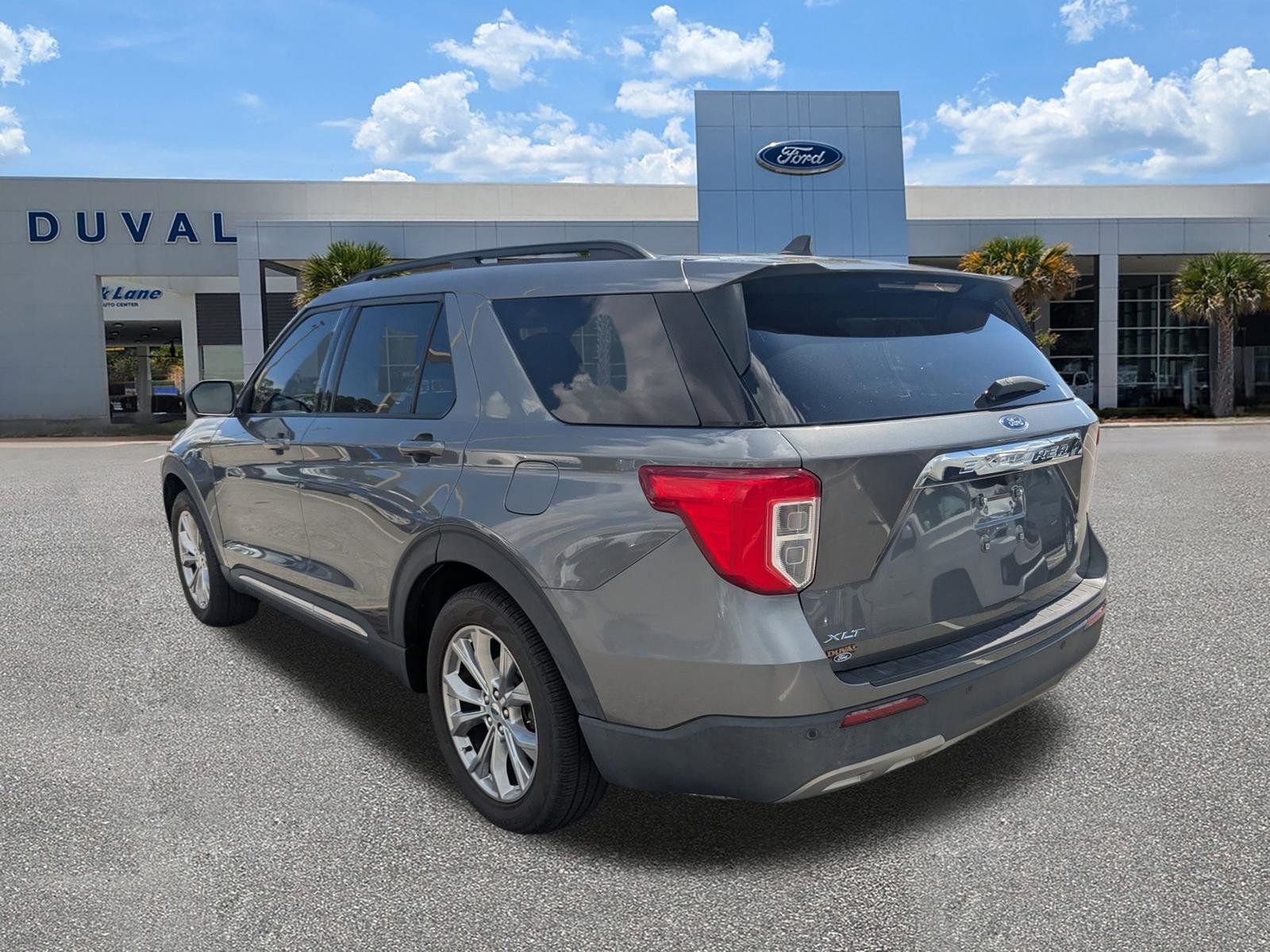 Used 2023 Ford Explorer XLT w/ Equipment Group 202A image 6