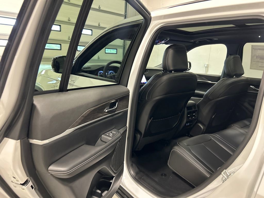 New 2025 Jeep Grand Cherokee Limited image 30