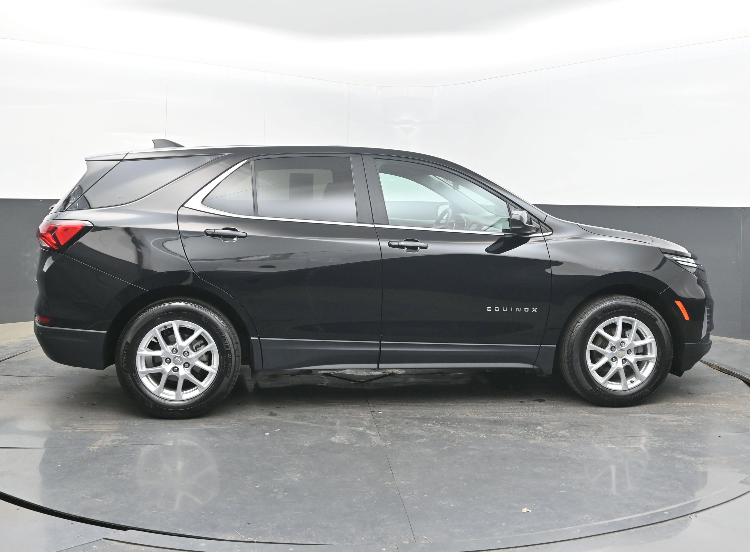 Used 2024 Chevrolet Equinox LT FWD image 8