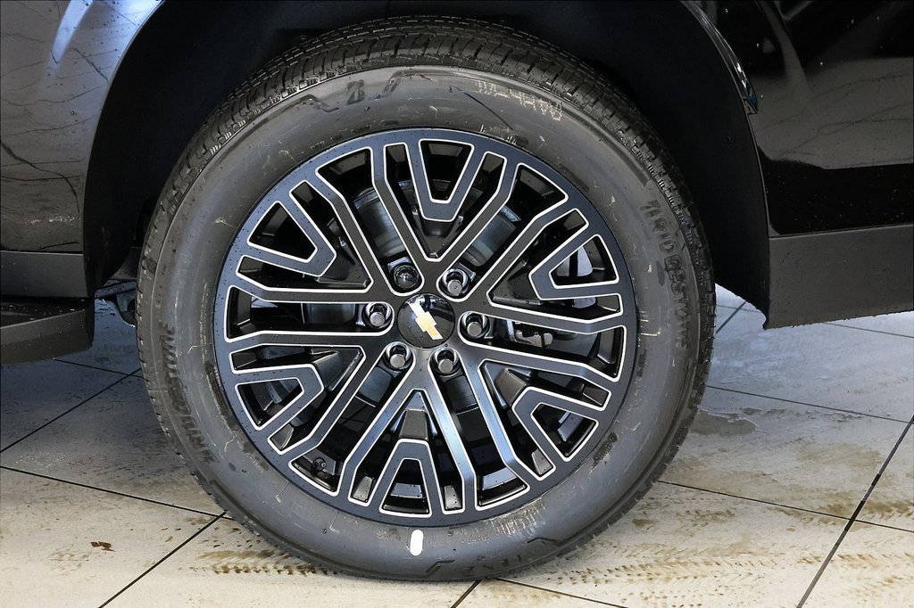 New 2026 Chevrolet Suburban Premier image 3