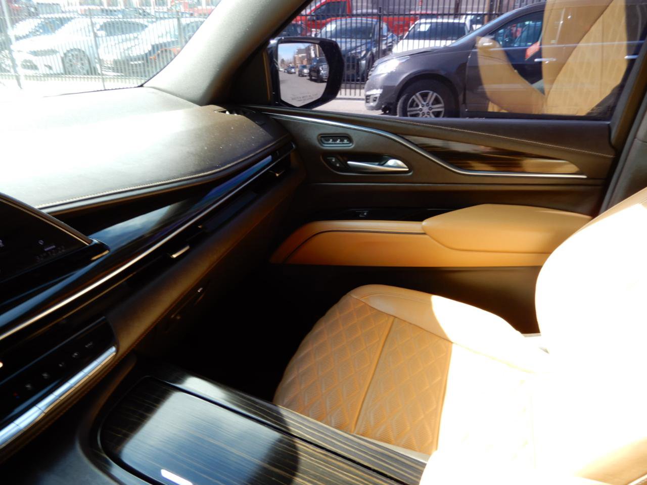 Used 2022 Cadillac Escalade Premium Luxury image 18