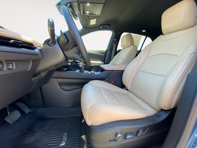 Used 2025 Cadillac XT4 Premium Luxury w/ Cold Weather Package FWD image 9